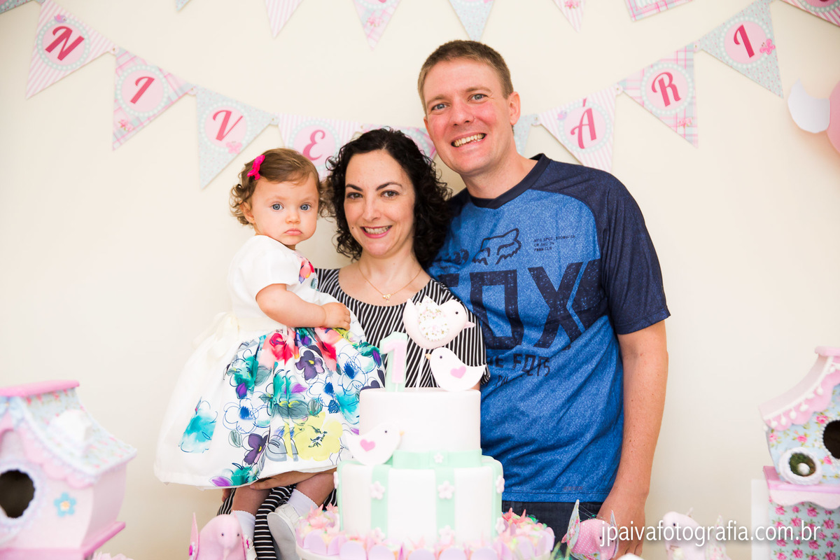 pais e menina na mesa do bolo aniversario infantil na cidade de São Paulo, Brooklin