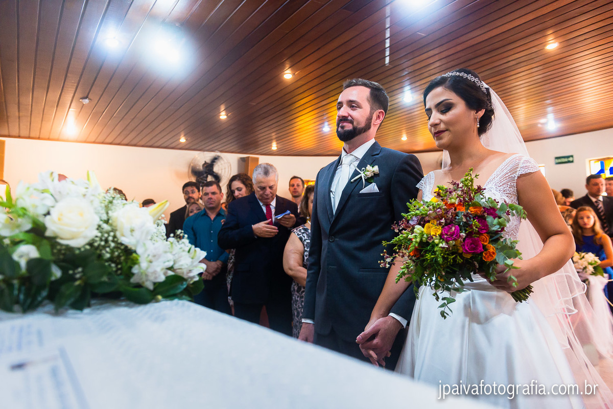 padre Oswaldo celebrando cerimonia de casamento na capela em São Paulo