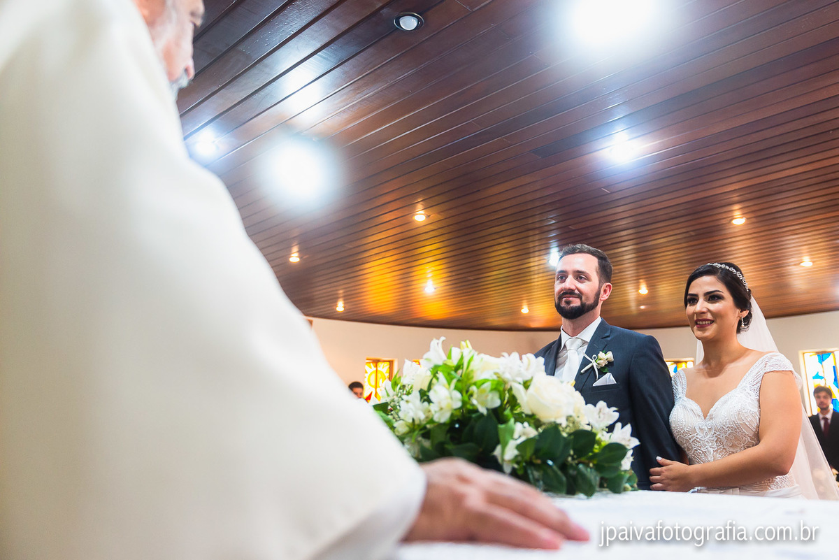 padre Oswaldo celebrando cerimonia de casamento na capela em São Paulo