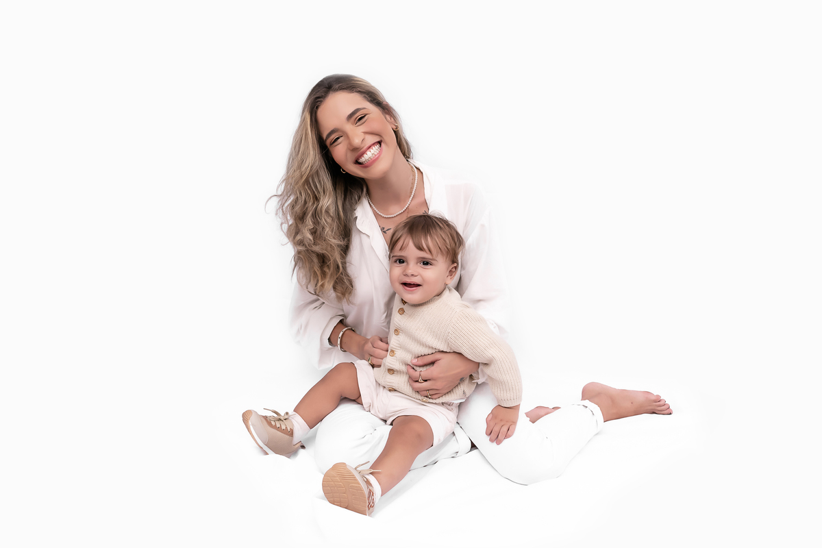 Ensaio de Dia das Mães no Estúdio - Méier, Rio de Janeiro | Maria Eduarda & Noah | Ensaio Dia das Mães | Fotógrafo de Ensaio Dia das Mães | Fotografia de Dia das Mães | Fotógrafo Natalino - Rio de Janeiro