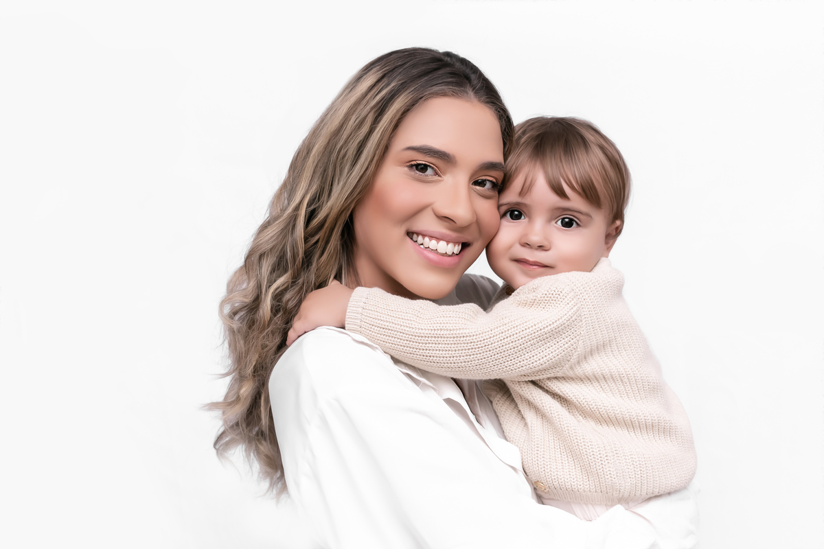 Ensaio de Dia das Mães no Estúdio - Méier, Rio de Janeiro | Maria Eduarda & Noah | Ensaio Dia das Mães | Fotógrafo de Ensaio Dia das Mães | Fotografia de Dia das Mães | Fotógrafo Natalino - Rio de Janeiro