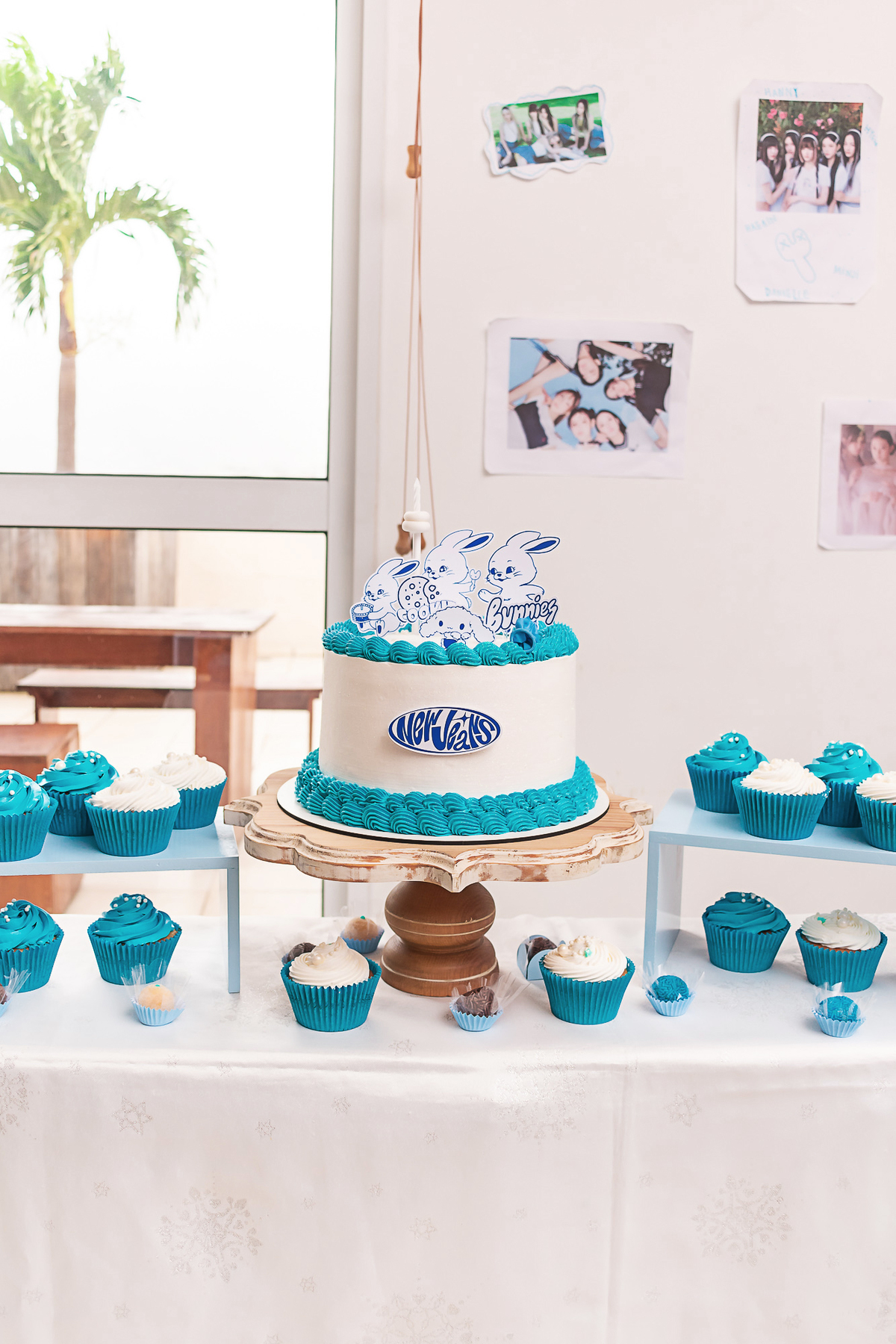 10 anos da Marinna | Fotografia com tema da NewJeans (뉴진스), bolo