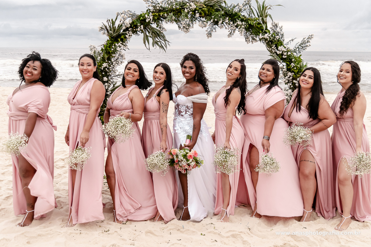 Cobertura Fotográfica de Casamento na Praia, Fotografia de Madrinhas na Praia, Fotógrafo de Casamento no Quiosque 21, praia da Barra da Tijuca | Ilha 3