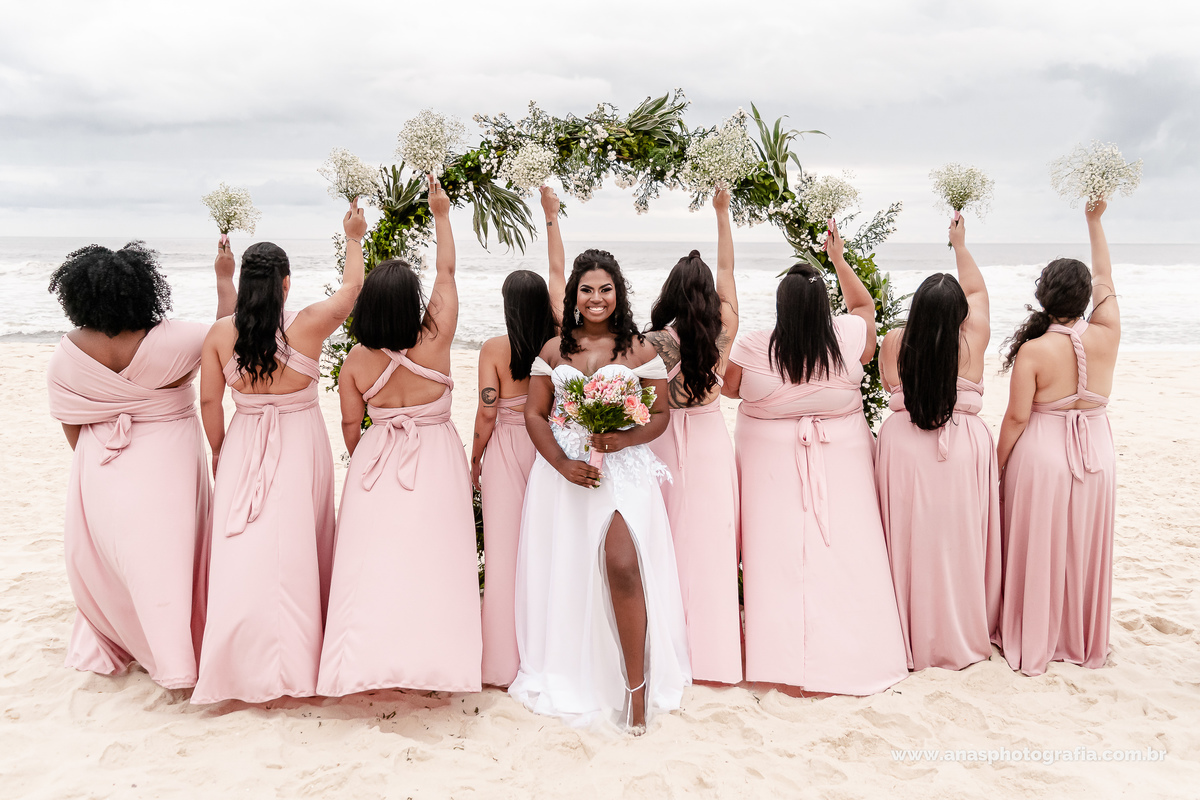 Cobertura Fotográfica de Casamento na Praia, Fotografia de Madrinhas na Praia, Fotógrafo de Casamento no Quiosque 21, praia da Barra da Tijuca | Ilha 3