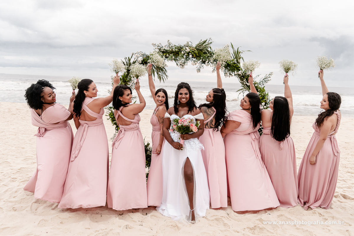 Cobertura Fotográfica de Casamento na Praia, Fotografia de Madrinhas na Praia, Fotógrafo de Casamento no Quiosque 21, praia da Barra da Tijuca | Ilha 3