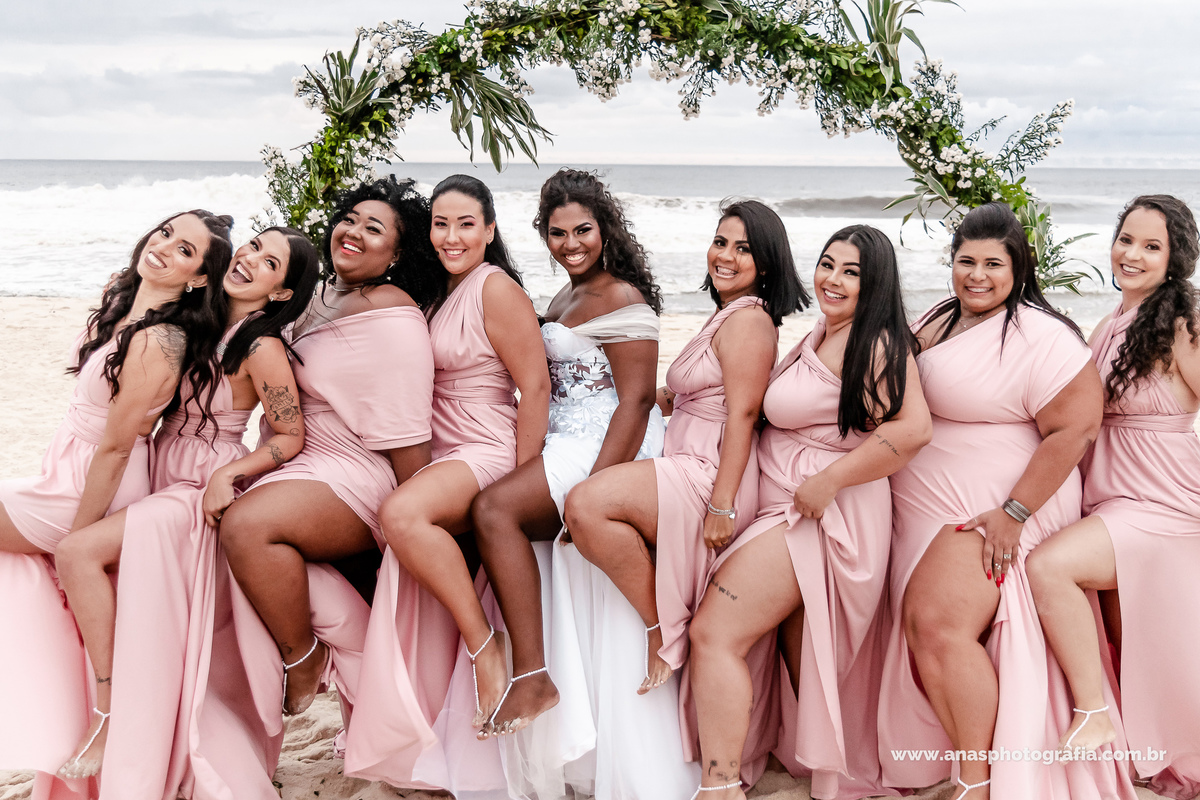 Cobertura Fotográfica de Casamento na Praia, Fotografia de Madrinhas na Praia, Fotógrafo de Casamento no Quiosque 21, praia da Barra da Tijuca | Ilha 3