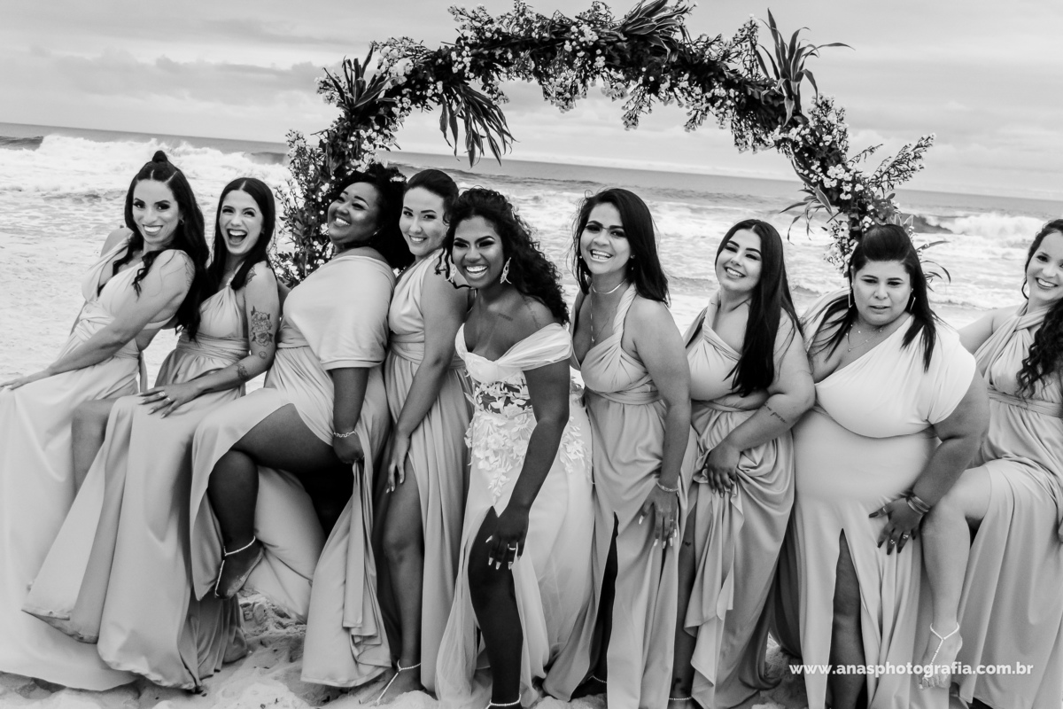 Cobertura Fotográfica de Casamento na Praia, Fotografia de Madrinhas na Praia, Fotógrafo de Casamento no Quiosque 21, praia da Barra da Tijuca | Ilha 3