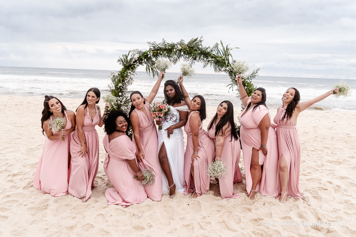 Cobertura Fotográfica de Casamento na Praia, Fotografia de Madrinhas na Praia, Fotógrafo de Casamento no Quiosque 21, praia da Barra da Tijuca | Ilha 3