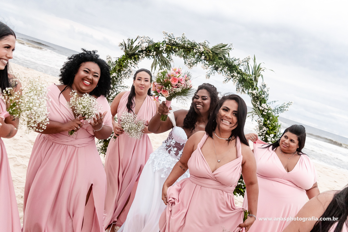Cobertura Fotográfica de Casamento na Praia, Fotografia de Madrinhas na Praia, Fotógrafo de Casamento no Quiosque 21, praia da Barra da Tijuca | Ilha 3