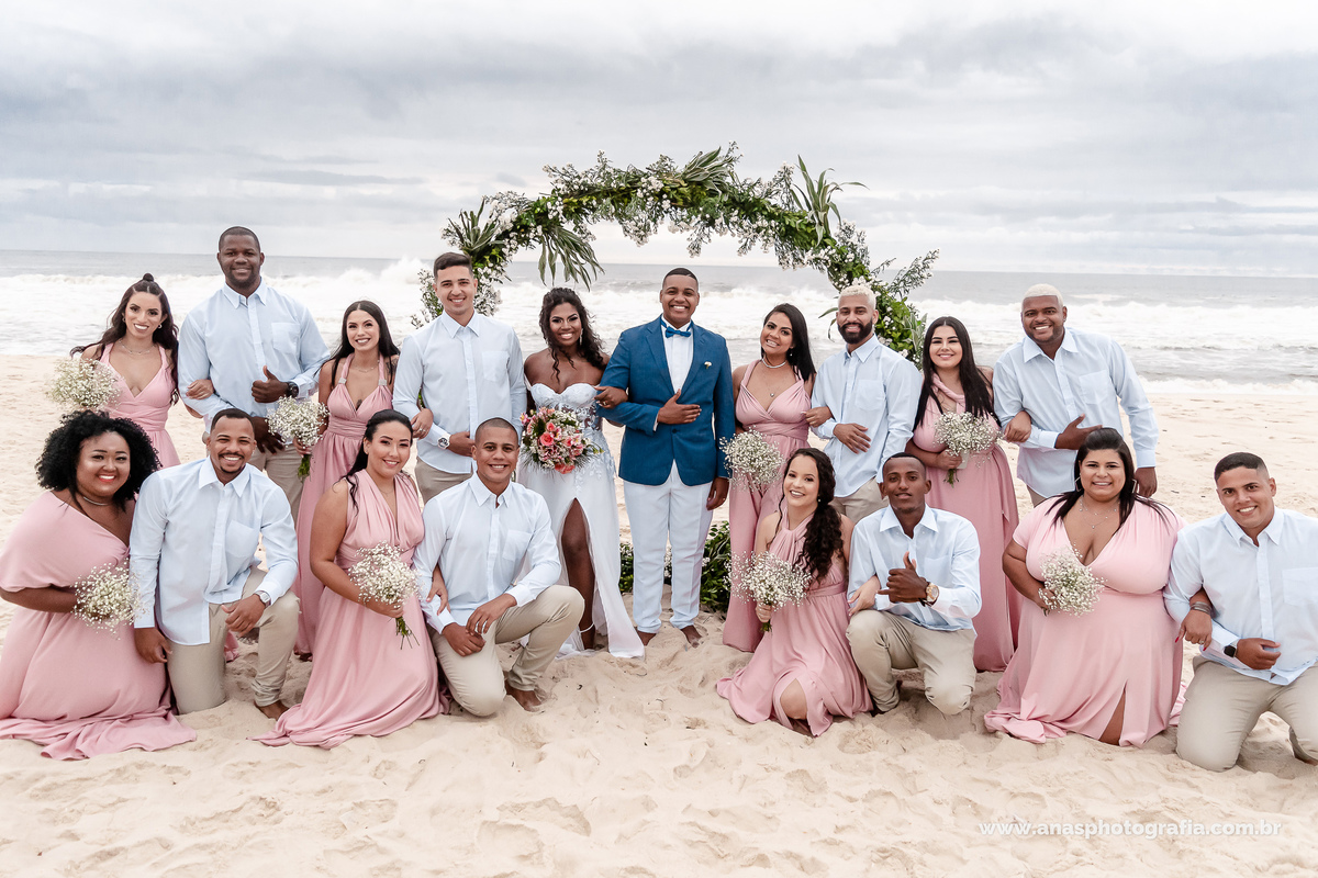 Cobertura Fotográfica de Casamento na Praia, Fotografia de Madrinhas na Praia, padrinhos, Fotógrafo de Casamento no Quiosque 21, praia da Barra da Tijuca | Ilha 3