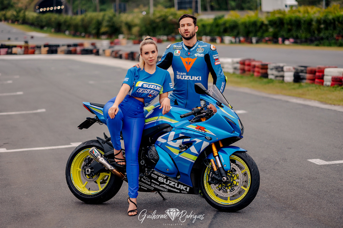 Speedway Music Park BC, Ensaio casal pré wedding Speedway Balneário, Camboriú, fotógrafo ensaio casal Balneário Camboriú, Pré Wedding Balneário Camboriú, Guilherme Rodrigues fotógrafo, Fotos casal moto, ensaio casal moto, Ensaio casal Pista de corrida, 