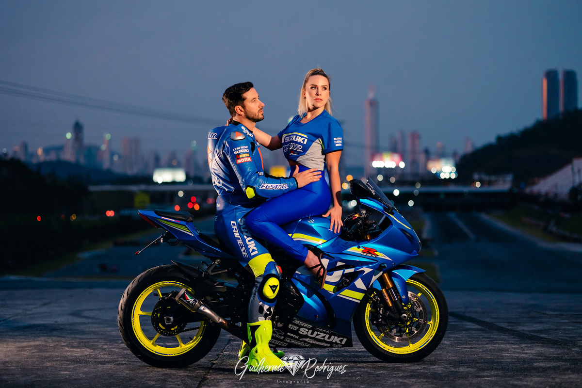 Speedway Music Park BC, Ensaio casal pré wedding Speedway Balneário, Camboriú, fotógrafo ensaio casal Balneário Camboriú, Pré Wedding Balneário Camboriú, Guilherme Rodrigues fotógrafo, Fotos casal moto, ensaio casal moto, Ensaio casal Pista de corrida, 