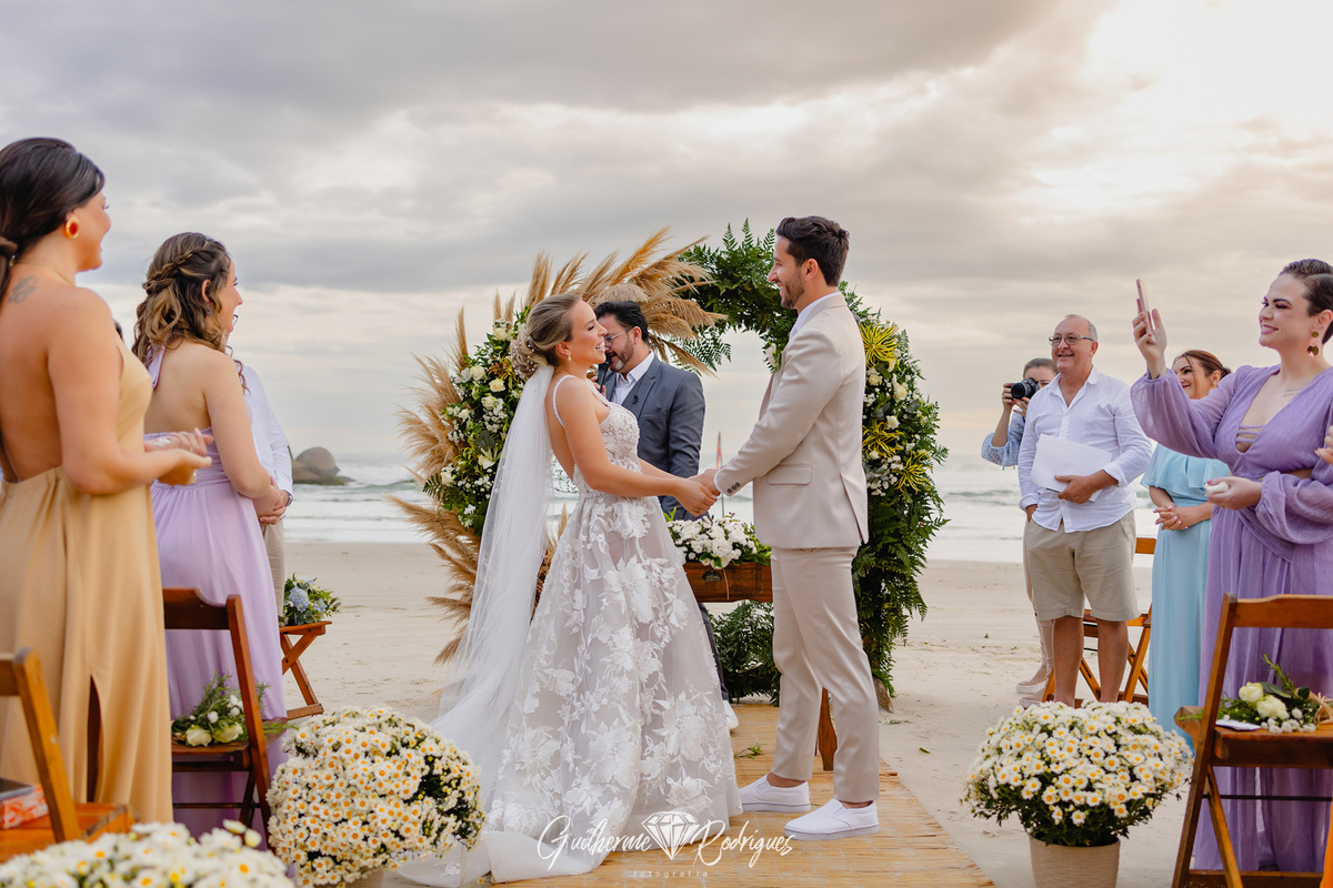 Casamento na praia de Bombinhas, Elopment na praia de Bombas, Casar na praai, Pousada Pequeno Paraíso Bombas SC, Fotógrafo em Bombinhas, Fotos casal na praia de bombas, Guilherme Rodrigues fotógrafo