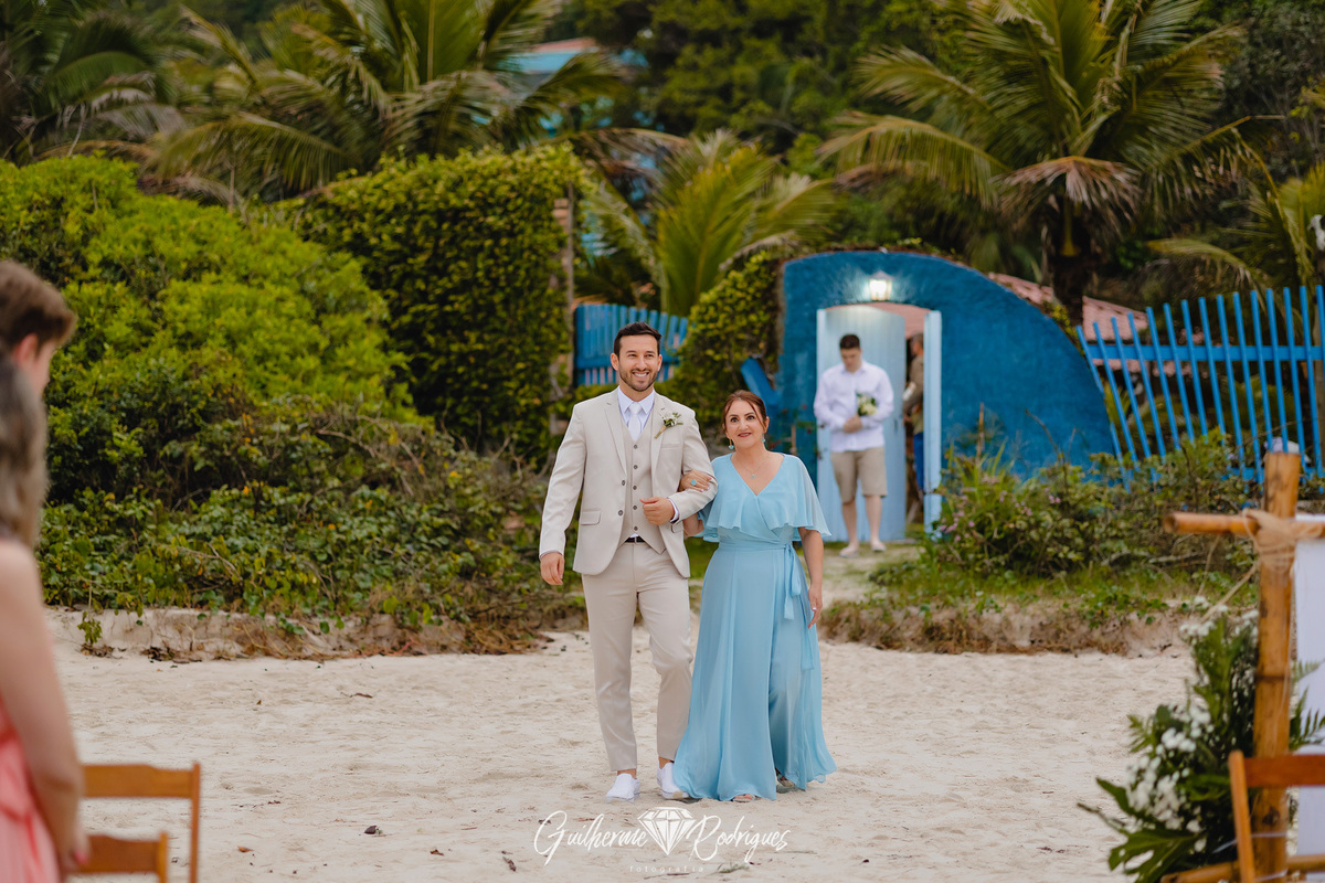 Casamento na praia de Bombinhas, Elopment na praia de Bombas, Casar na praai, Pousada Pequeno Paraíso Bombas SC, Fotógrafo em Bombinhas, Fotos casal na praia de bombas, Guilherme Rodrigues fotógrafo
