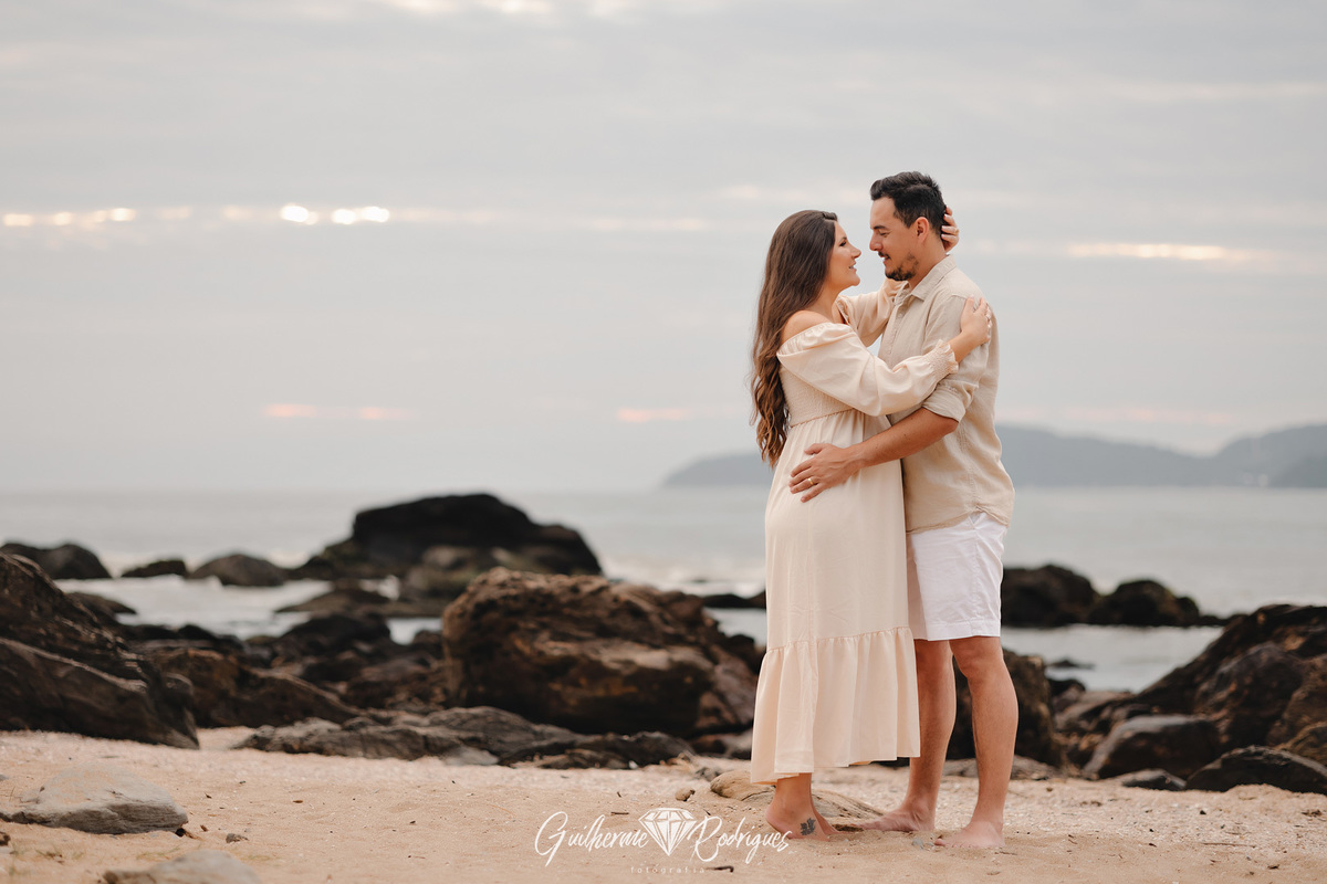 Fotos ensaio casal na praia Balneário Camboriú, Fotos ensaio gestante na praia Balneário Camboriú, Fotógrafo Balneário Camboriú, Ensaio gestante FG Big Wheel, Fotógrafo Balneário Camboriú