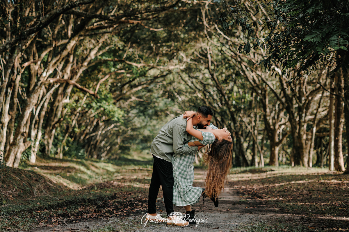 Fotos ensaio casal Balneário Camboriú, Fotógrafo Balneário Camboriú, Fotografia de casal no campo, fotografia de casal no sítio, pré wedding no campo, fotos casal pré casamento no campo, melhor fotógrafo Balneário Camboriú, Guilherme Rodrigues fotógrafo