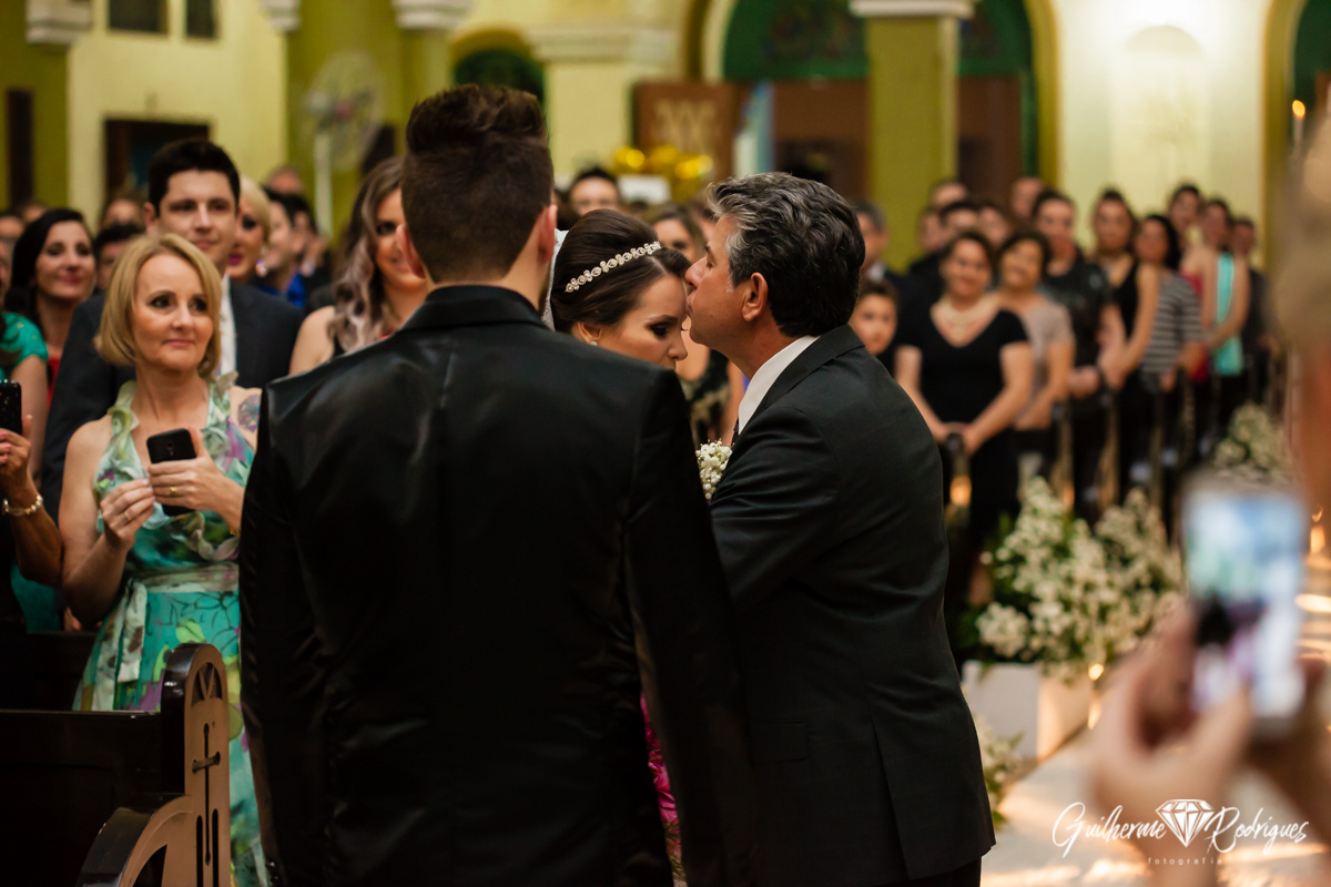 Entrada da noiva com seu pai na igreja de Azambuja.