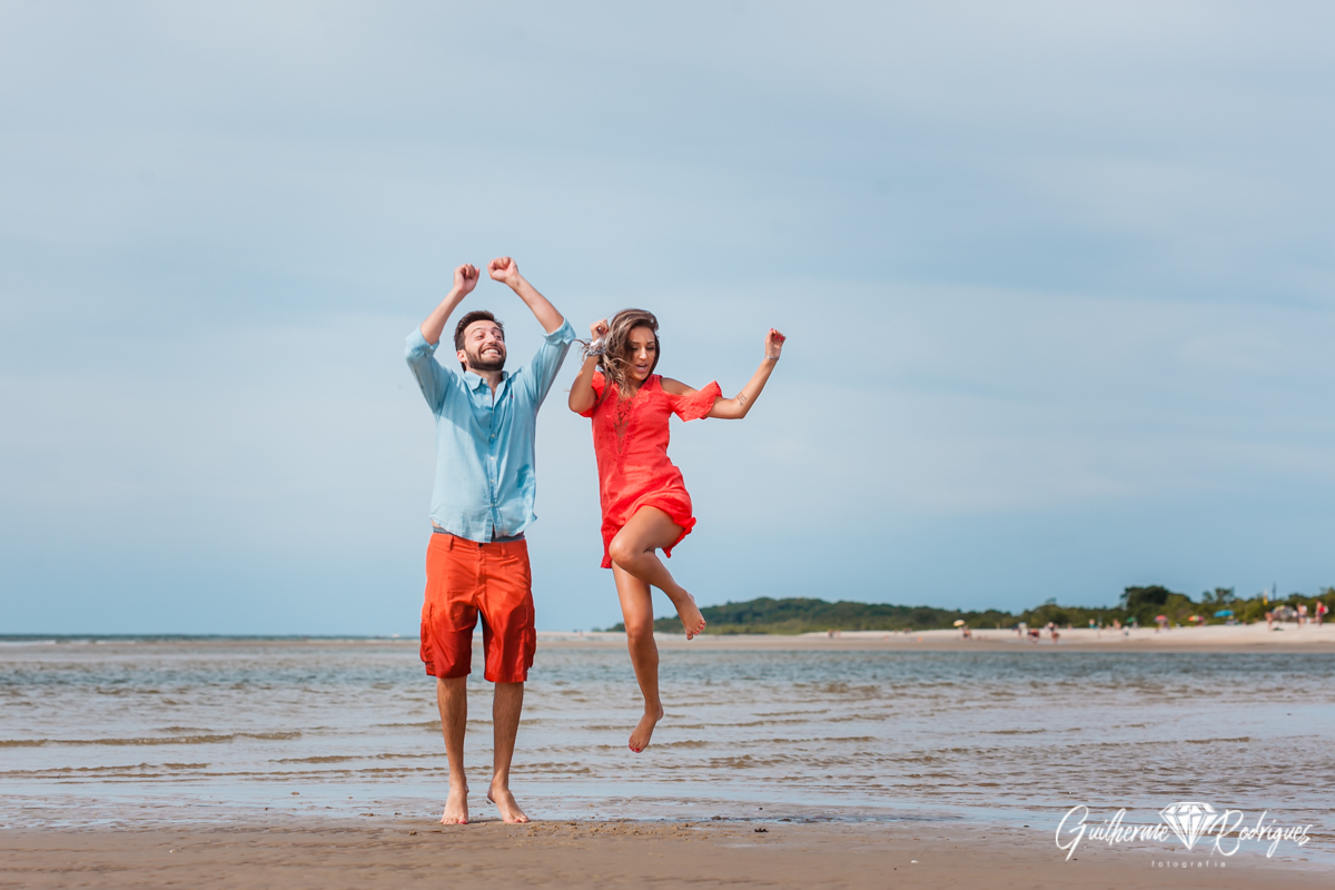 Fotógrafo de casamento em Brusque Balneário Camboriú Bombinhas Itapema Guilherme Rodrigues  Ensaio pré wedding na praia do forte em São Francisco do Sul. Foto do fotógrafo de casamento Guilherme Rodrigues