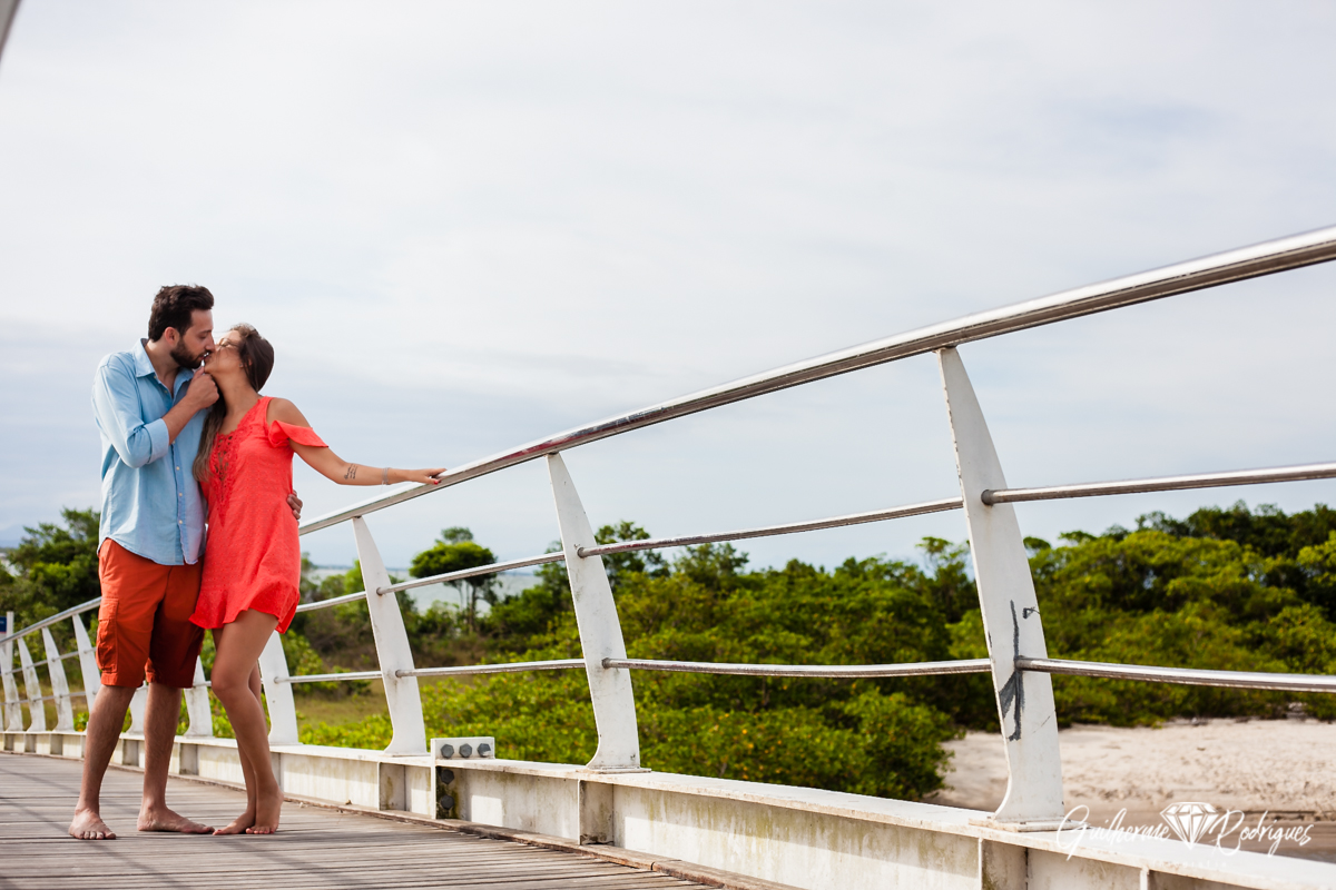 Fotógrafo de casamento em Brusque Balneário Camboriú Bombinhas Itapema Guilherme Rodrigues  Ensaio pré wedding na praia do forte em São Francisco do Sul. Foto do fotógrafo de casamento Guilherme Rodrigues