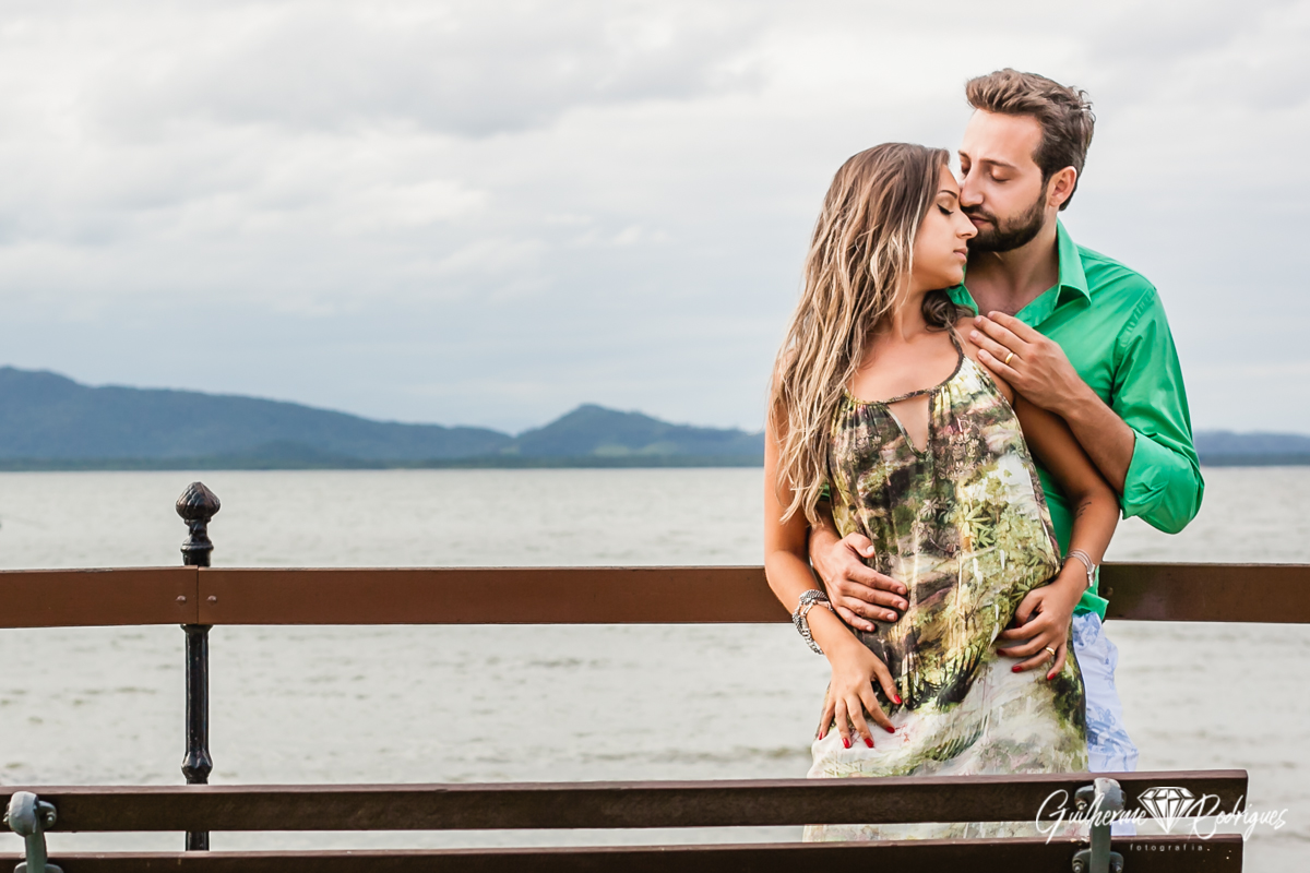 Fotógrafo de casamento em Brusque Balneário Camboriú Bombinhas Itapema Guilherme Rodrigues  Ensaio pré wedding na praia do forte em São Francisco do Sul. Foto do fotógrafo de casamento Guilherme Rodrigues