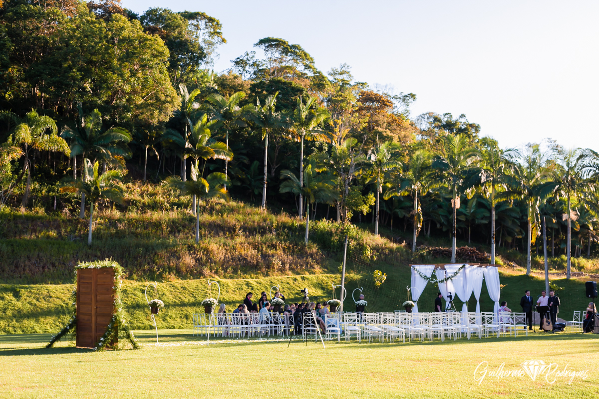 Cerimônia de casamento ao ar livre, detalhes do local do casamento. Fotos Guilherme Rodrigues