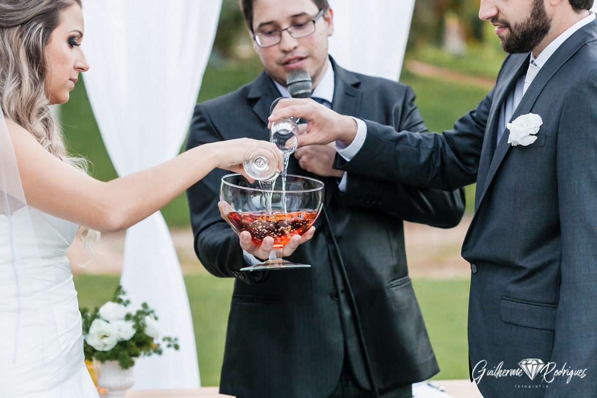 Aliança dos noivos. Cerimônia de casamento. Sítio em Brusque. Fotos Guilherme Rodrigues.