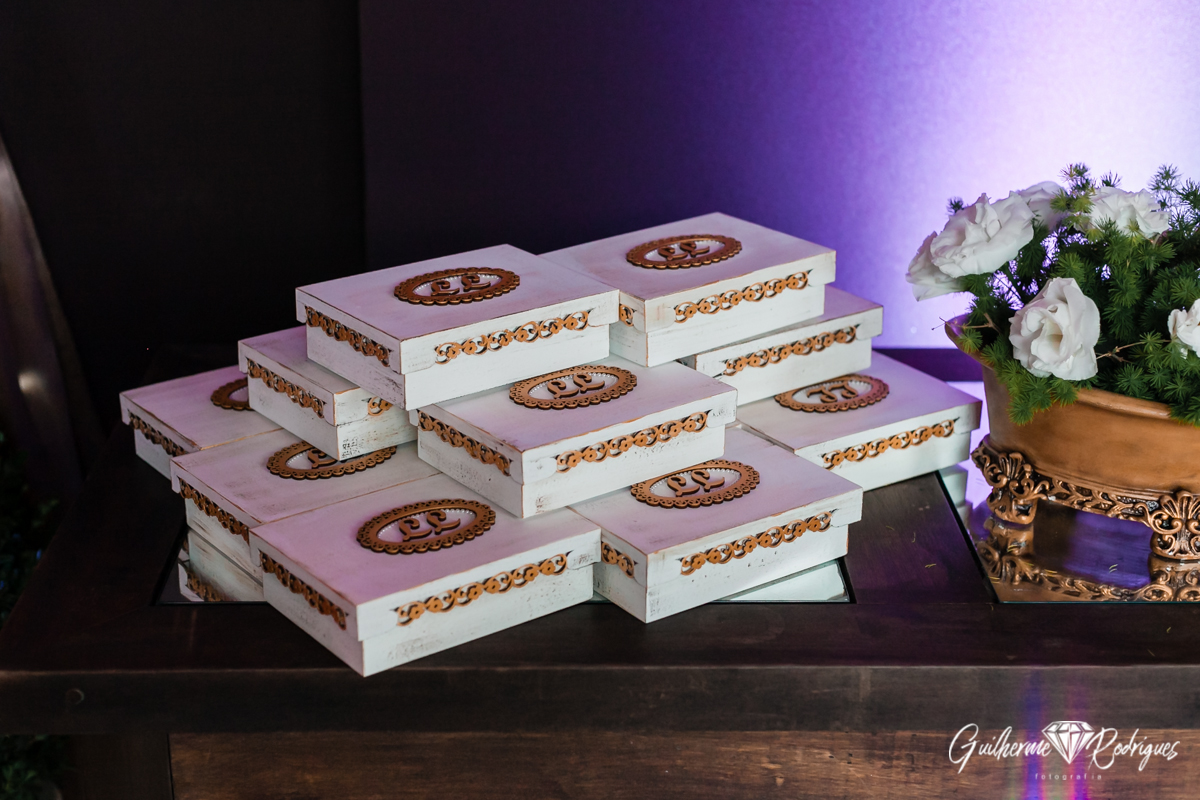 Recepção dos convidados. Lembrancinhas de casamento. Casamento no sítio. Fotógrafo Guilherme Rodrigues.