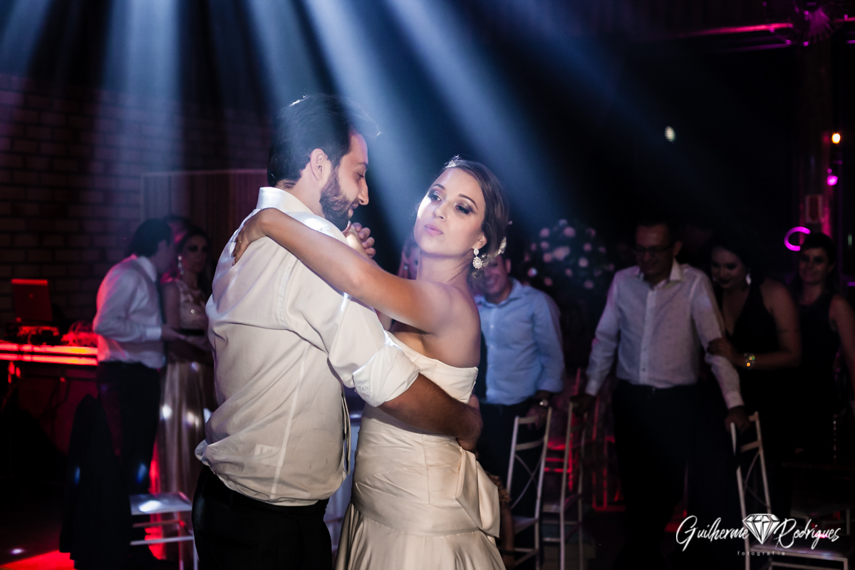 Valsa dos noivos, vestido de noiva