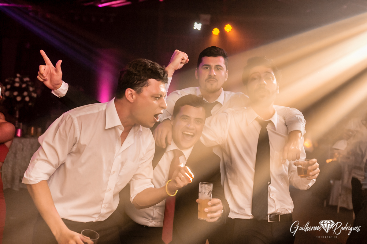 Festa divertida de casamento.