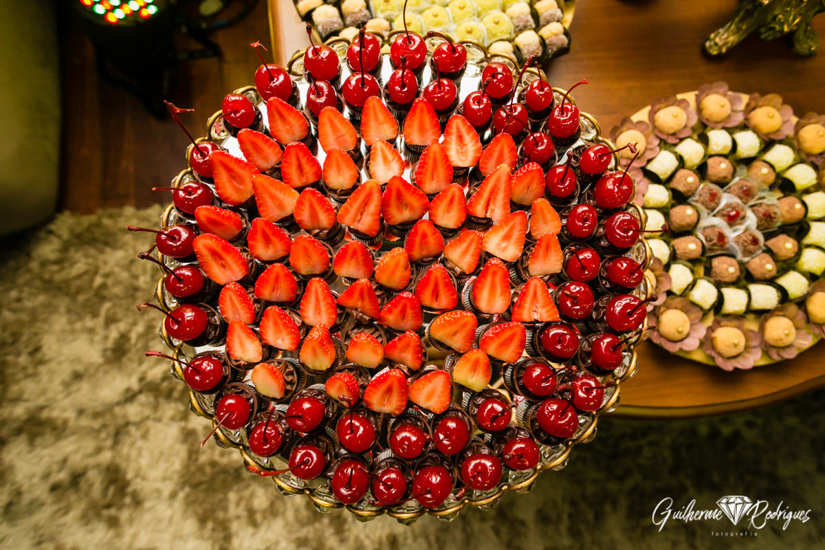Doces de casamento, foto de doce de morango. Fotos do fotógrafo Guilherme Rodrigues.