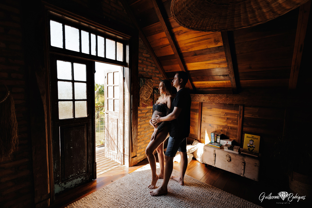 Ensaio gestante cabana, fotos gestante na cabana em Piçarras, Fotógrafo Piçarras, Ensaio casal Piçarras, fotografia de grávida na cabana, fotógrafo de gestante, fotógrafo de grávida, gestação, fotos ensaio casal cabana