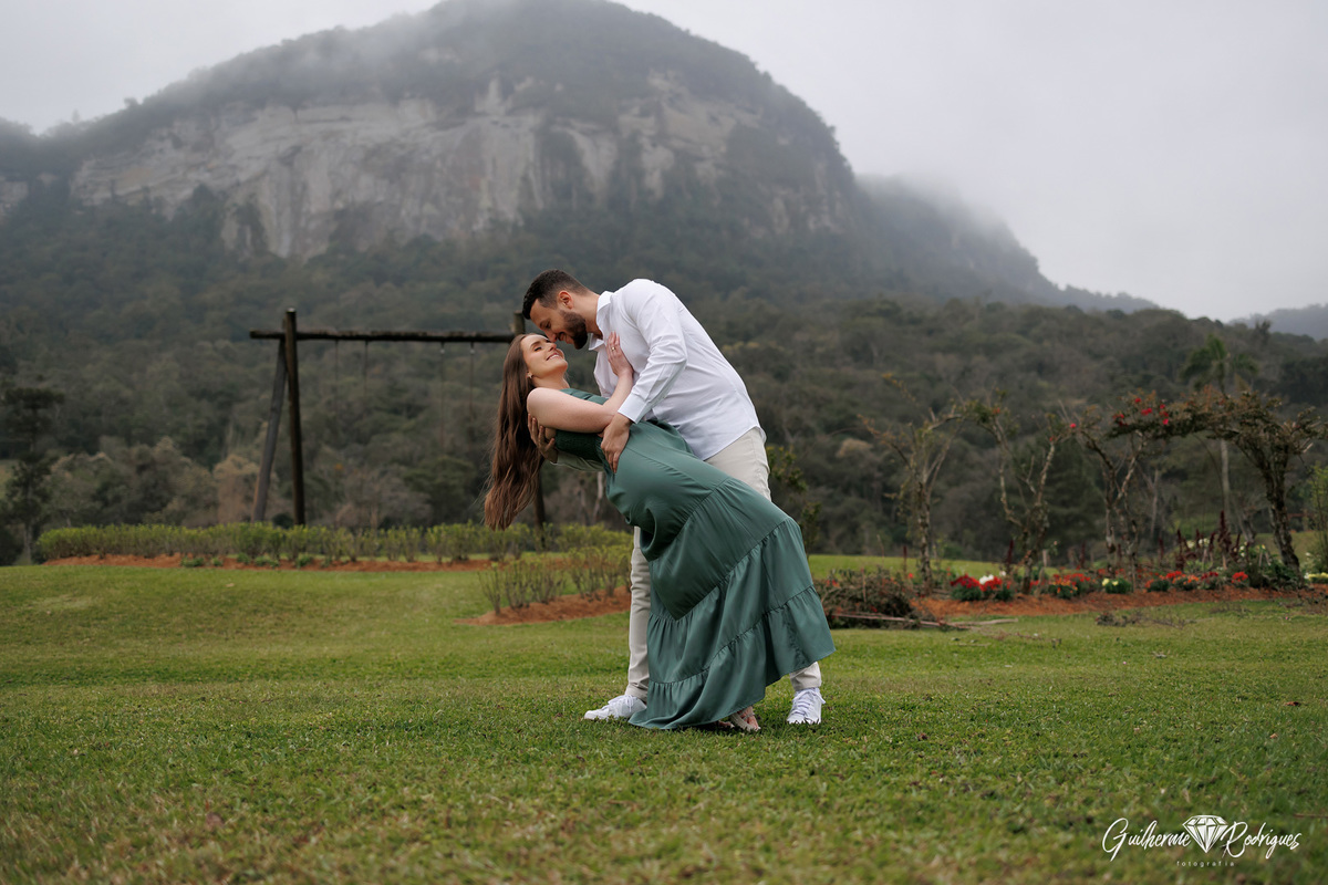 Fotógrafo Santa Catarina, Vale dos Ventos Rio dos Cedros, Rio dos Cedros, Casamento, Pré Casamento, Pré Wedding, fotógrafo de casamento, fotografia de casamento, pré-wedding no campo, Fotos ensaio casal no campo, Guilherme Rodrigues fotógrafo