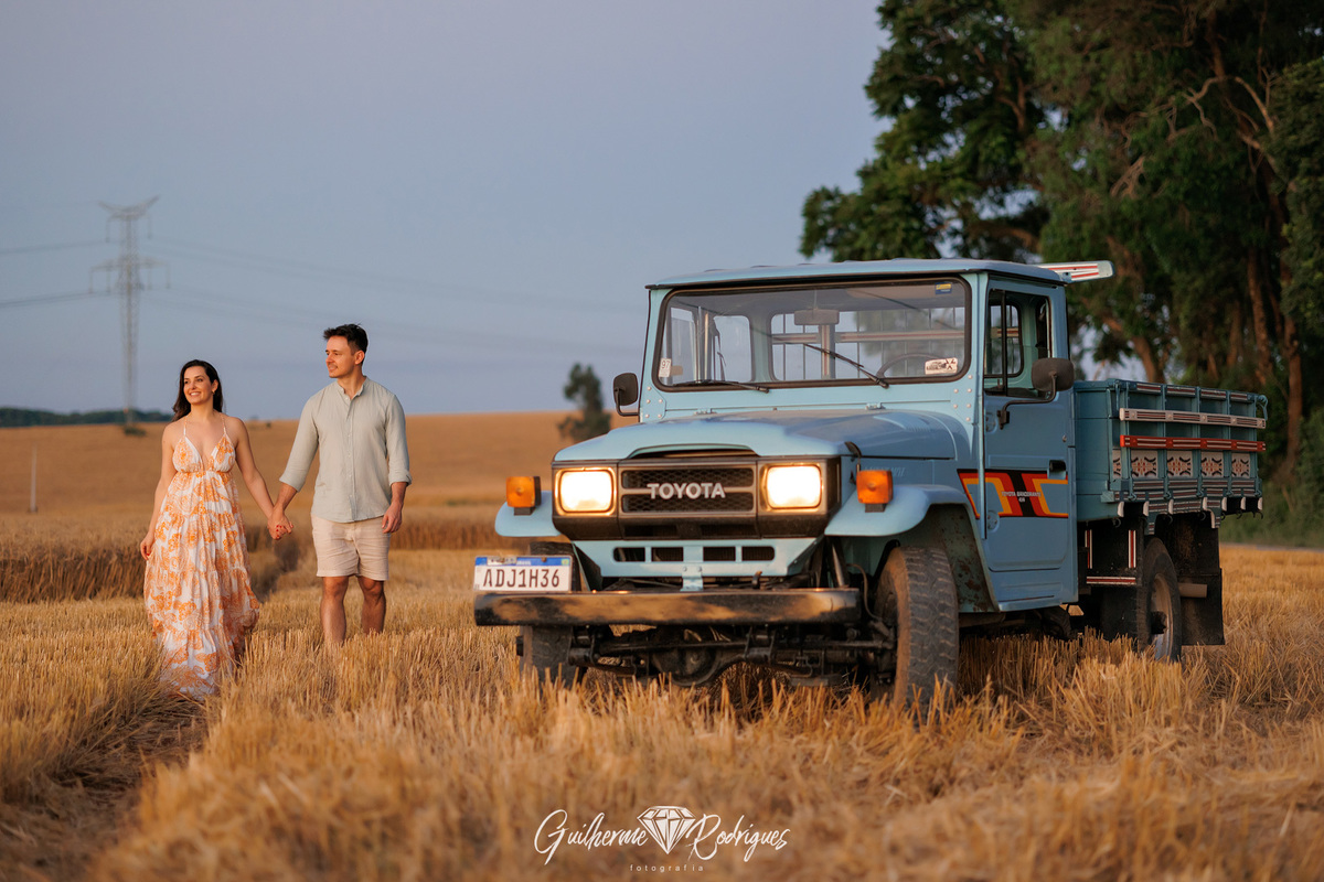 Pré Wedding plantação de trigo, Fotos ensaio casal campo de trigo, fotos casal campo de trigo, Pré Wedding no trigo, Ensaio casal campo de trigo, Fotógrafo Ponta Grossa Paraná, Fotógrafo de casamento, fotografia de casamento,