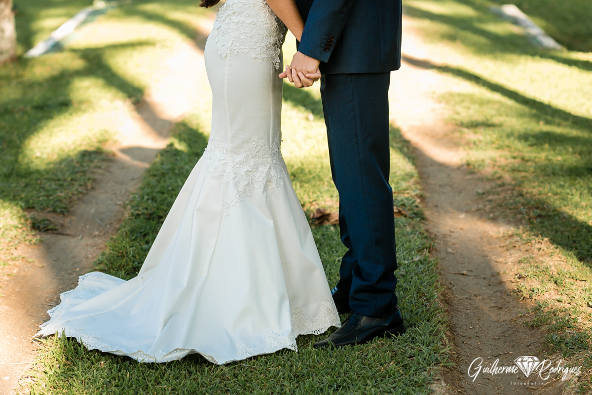 Fot&oacute;grafo de casamento em Balne&aacute;rio Cambori&uacute; Guilherme Rodrigues. Pr&eacute; wedding no s&iacute;tio vestido de noiva noivos