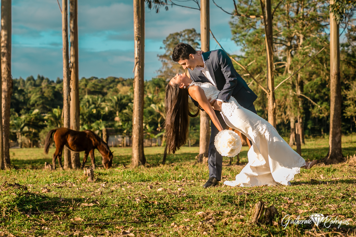 Fot&oacute;grafo de casamento em Balne&aacute;rio Cambori&uacute; Guilherme Rodrigues. Pr&eacute; wedding no s&iacute;tio. Melhor fot&oacute;grafo de casamento Balne&aacute;rio Cambori&uacute;
