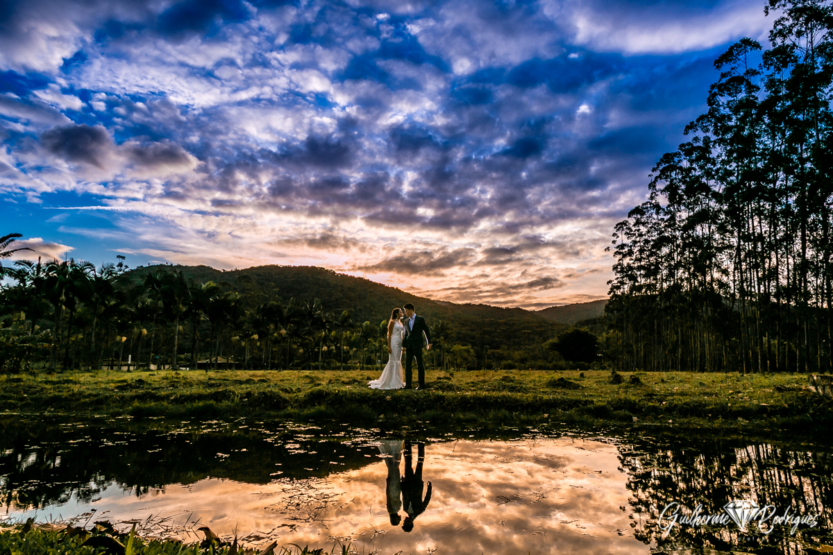 Fot&oacute;grafo de casamento em Balne&aacute;rio Cambori&uacute; Guilherme Rodrigues. Pr&eacute; wedding no s&iacute;tio. Melhor fot&oacute;grafo de casamento Balne&aacute;rio Cambori&uacute;