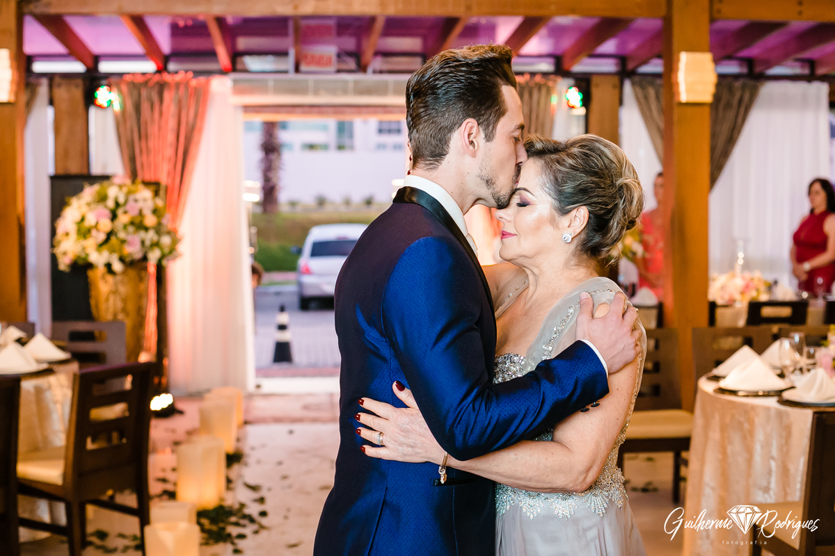 Fotógrafo de casamento Balneário Camboriú Guilherme Rodrigues fotos de casamento na Águas da Brava Itajaí Praia Brava Vestido de noiva Spazio Cris Garcia G Beaute