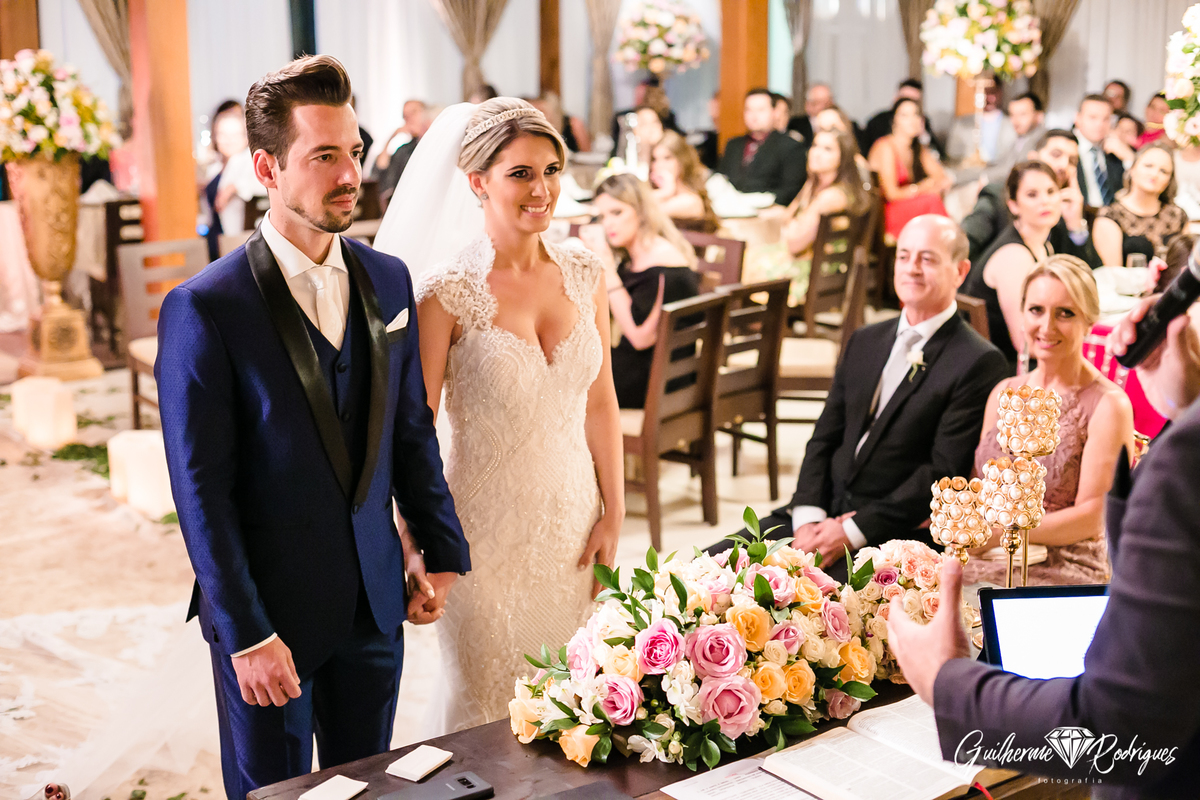Fotógrafo de casamento Balneário Camboriú Guilherme Rodrigues fotos de casamento na Águas da Brava Itajaí Praia Brava Vestido de noiva Spazio Cris Garcia G Beaute