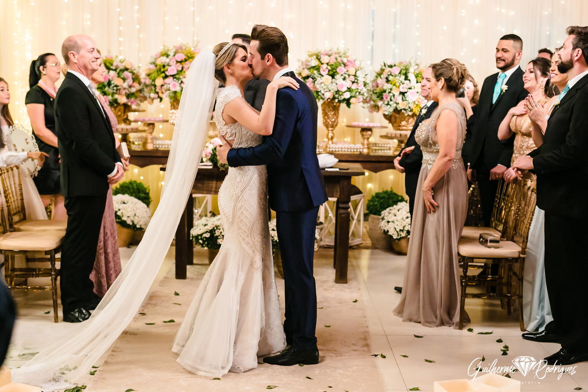 Fotógrafo de casamento Balneário Camboriú Guilherme Rodrigues fotos de casamento na Águas da Brava Itajaí Praia Brava Vestido de noiva Spazio Cris Garcia G Beaute