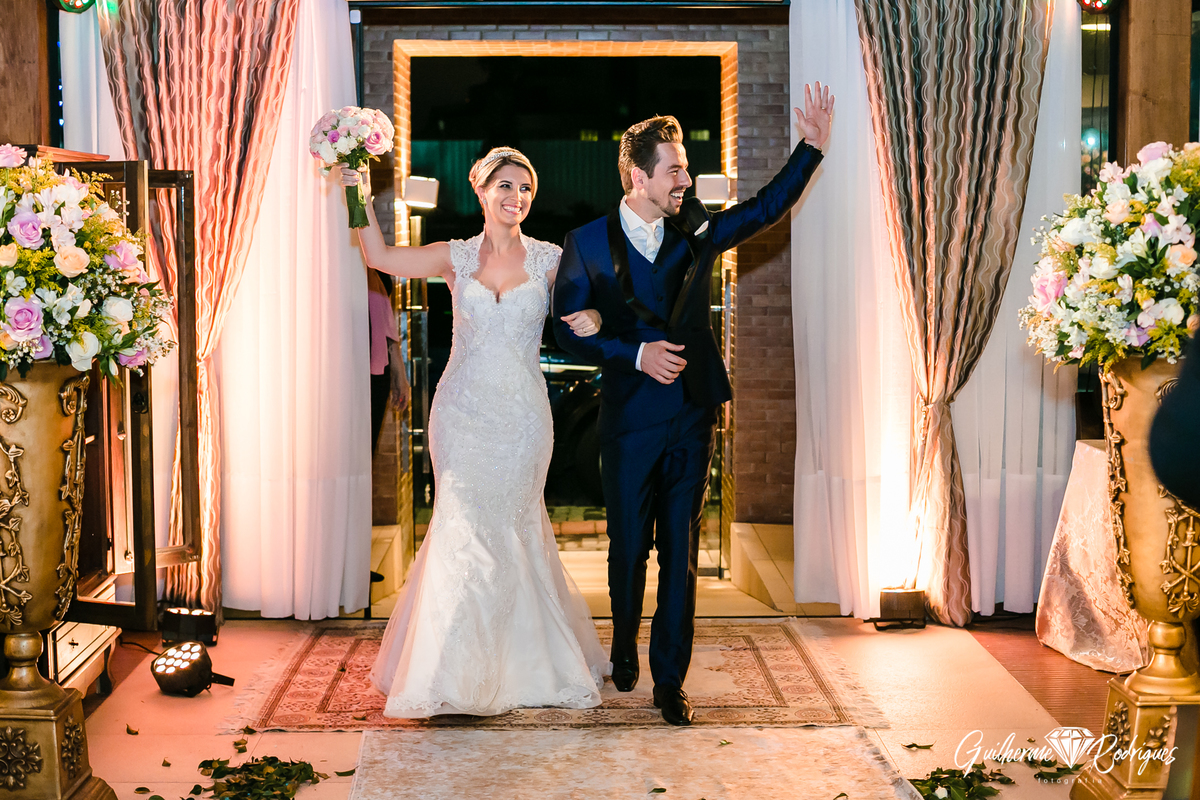 Fotógrafo de casamento Balneário Camboriú Guilherme Rodrigues fotos de casamento na Águas da Brava Itajaí Praia Brava Vestido de noiva Spazio Cris Garcia G Beaute