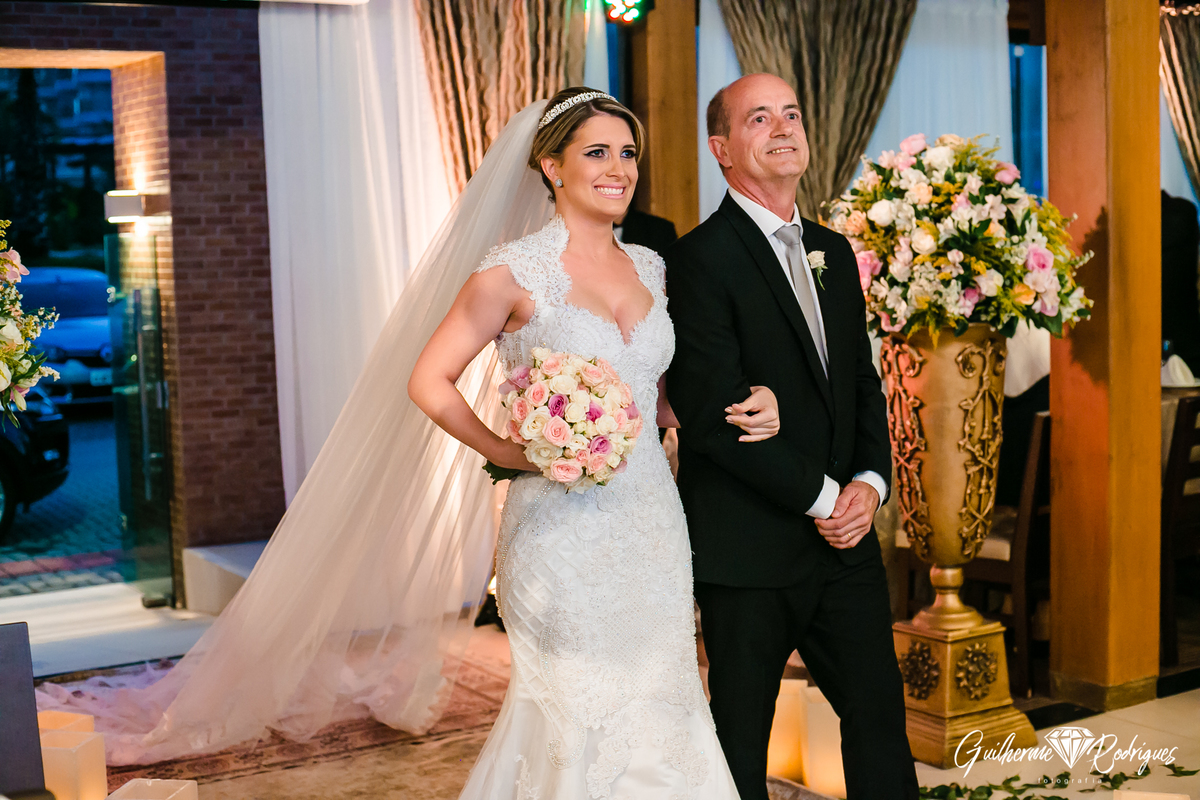 Fotógrafo de casamento Balneário Camboriú Guilherme Rodrigues fotos de casamento na Águas da Brava Itajaí Praia Brava Vestido de noiva Spazio Cris Garcia G Beaute
