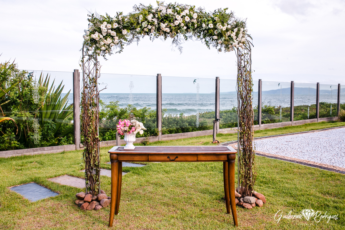 Local casamento na praia Estaleiro Guest House Balneário Camboriú, Elopement Wedding, Decoração para casamento de dia na praia Balneário Camboriú, Fotógrafo de casamento  Balnário Camboriú, Decoração Balneário Camboriú