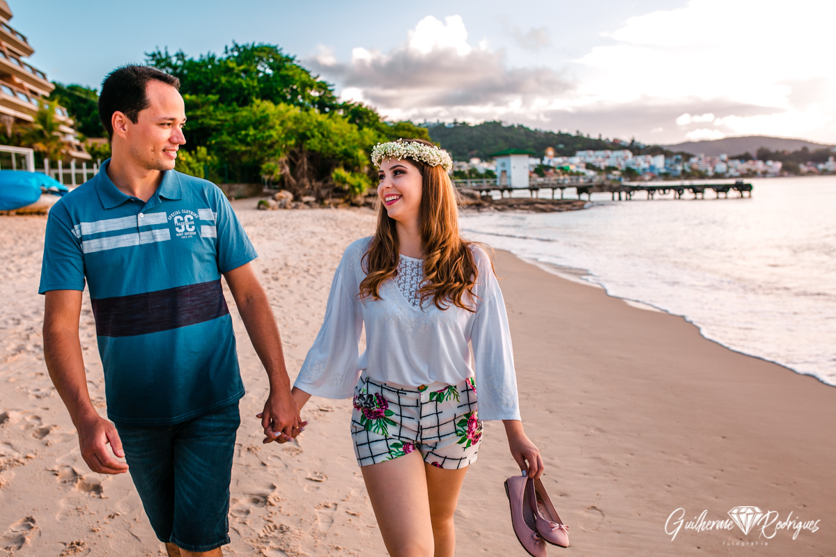 Foto ensaio casal em Bombinhas, pré wedding em Bombinhas, Pré casamento em Bombinhas SC, Fotógrafo em Bombinhas, Fotógrafo de casamento em Bombinhas, fotógrafo de pré casamento em Bombinhas, Ensaio casal na praia de Bombinhas, Melhor Fotógrafo Bombinhas