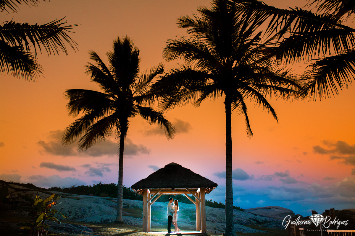 Foto ensaio casal em Bombinhas, pré wedding em Bombinhas, Pré casamento em Bombinhas SC, Fotógrafo em Bombinhas, Fotógrafo de casamento em Bombinhas, fotógrafo de pré casamento em Bombinhas, Ensaio casal na praia de Bombinhas, Melhor Fotógrafo Bombinhas