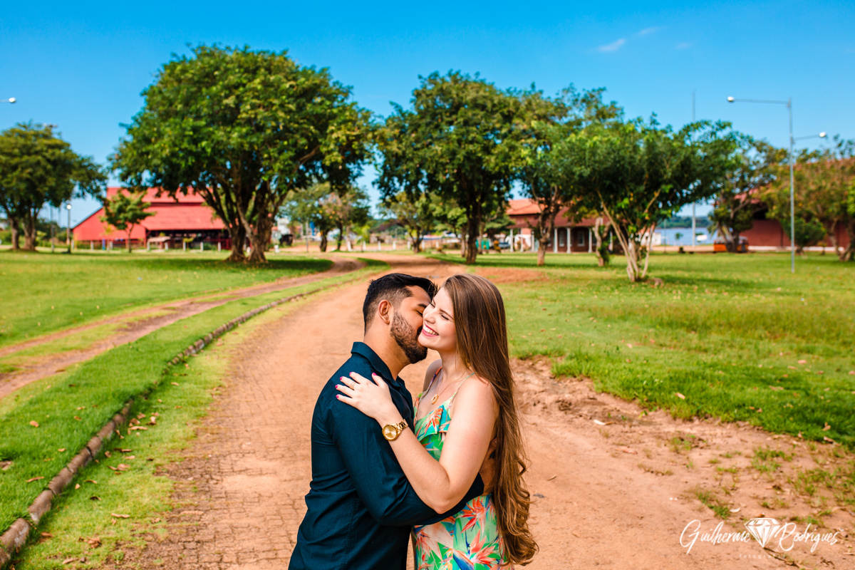 Foto ensaio casal Estação da Estrada de Ferro Madeira-Mamoré Rio Madeira, Pré wedding Porto Velho RO, Pré wedding Estação da Estrada de Ferro Madeira-Mamoré, Fotógrafo Porto Velho RO, Fotógrafo de casamento Porto Velho, pré casamento, fotógrafo Guilherme