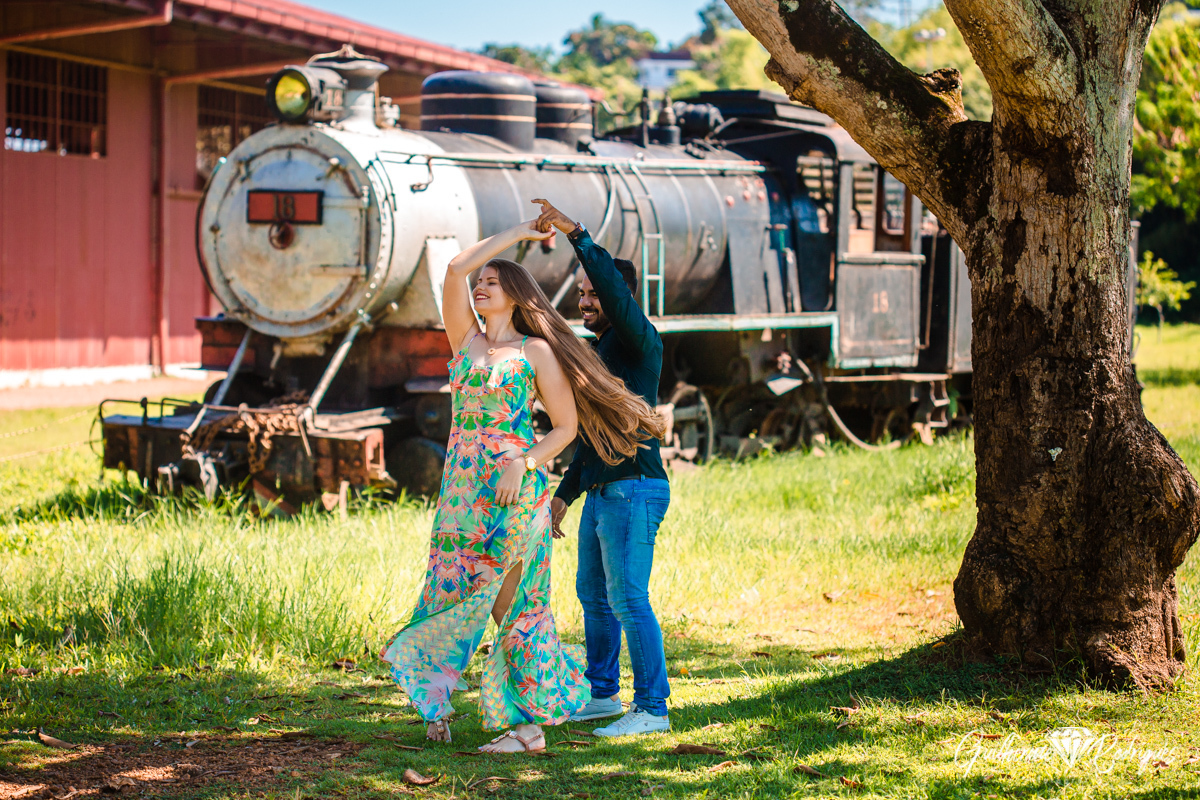 Foto ensaio casal Estação da Estrada de Ferro Madeira-Mamoré Rio Madeira, Pré wedding Porto Velho RO, Pré wedding Estação da Estrada de Ferro Madeira-Mamoré, Fotógrafo Porto Velho RO, Fotógrafo de casamento Porto Velho, pré casamento, fotógrafo Guilherme