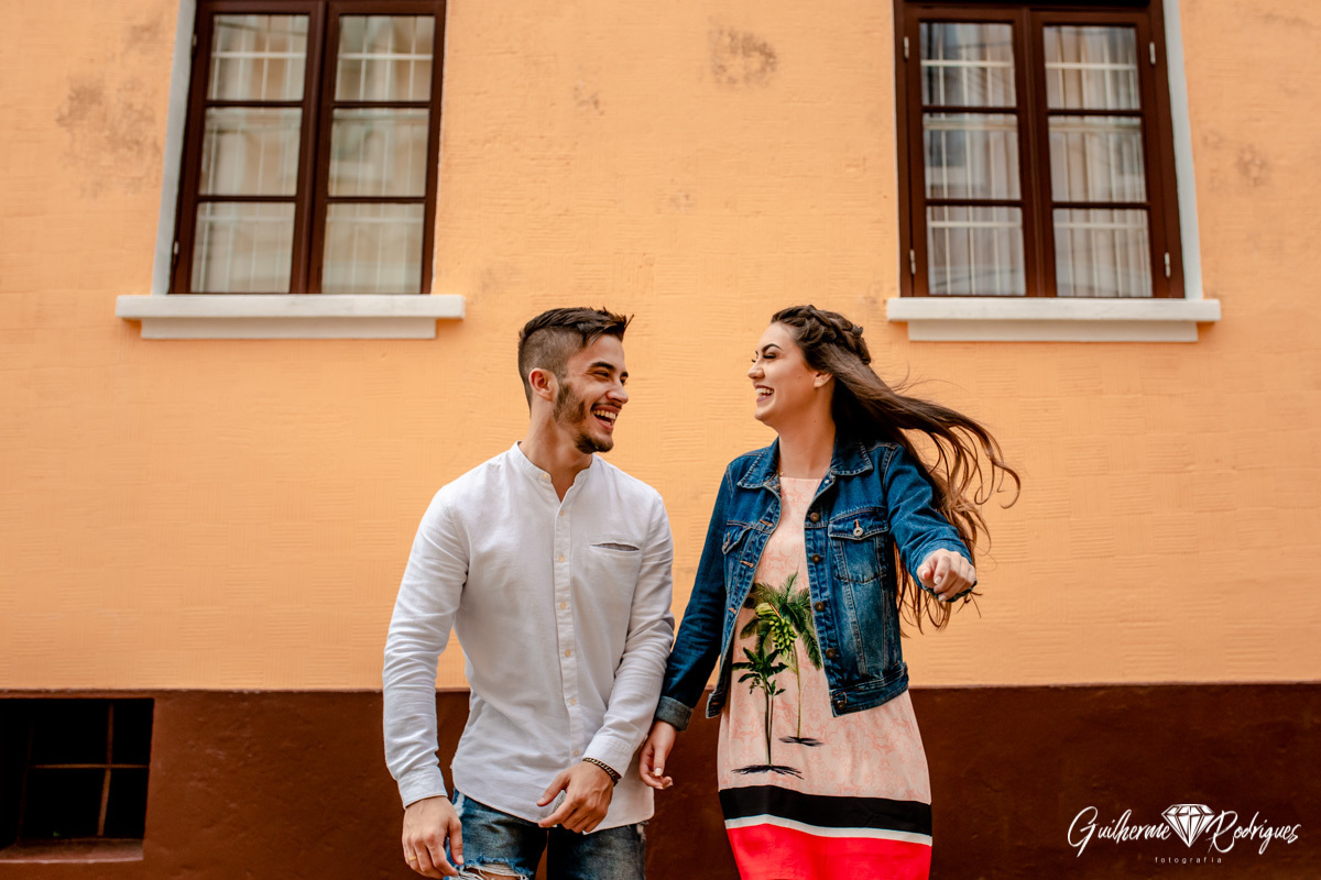 
Fotógrafo São Francisco do Sul Guilherme Rodrigues, Fotos ensaio fotográfico pré casamento em São Francisco do Sul, ideias pré wedding, pré wedding na praia, vestido de noiva Dayany Armstrong Atelier, Noiva, ensaio casal, casar na praia, Destination Wedd