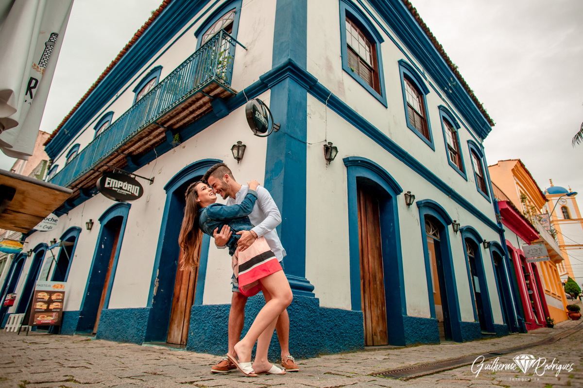 
Fotógrafo São Francisco do Sul Guilherme Rodrigues, Fotos ensaio fotográfico pré casamento em São Francisco do Sul, ideias pré wedding, pré wedding na praia, vestido de noiva Dayany Armstrong Atelier, Noiva, ensaio casal, casar na praia, Destination Wedd