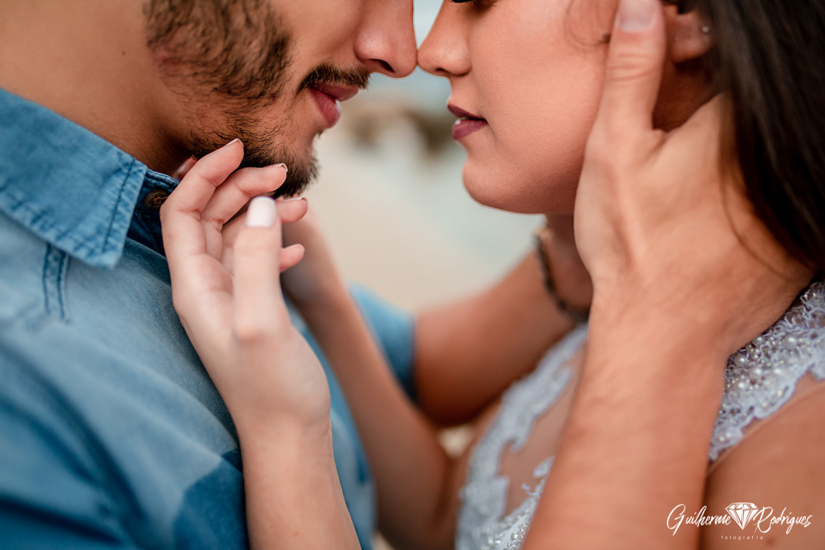 
Fotógrafo São Francisco do Sul Guilherme Rodrigues, Fotos ensaio fotográfico pré casamento em São Francisco do Sul, ideias pré wedding, pré wedding na praia, vestido de noiva Dayany Armstrong Atelier, Noiva, ensaio casal, casar na praia, Destination Wedd