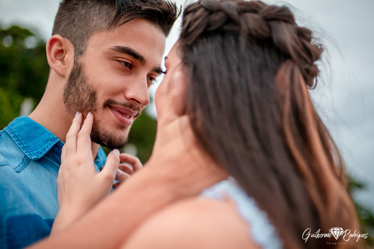 
Fotógrafo São Francisco do Sul Guilherme Rodrigues, Fotos ensaio fotográfico pré casamento em São Francisco do Sul, ideias pré wedding, pré wedding na praia, vestido de noiva Dayany Armstrong Atelier, Noiva, ensaio casal, casar na praia, Destination Wedd